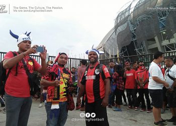 Foto-foto Keharmonisan Bobotoh dan Persipura Mania