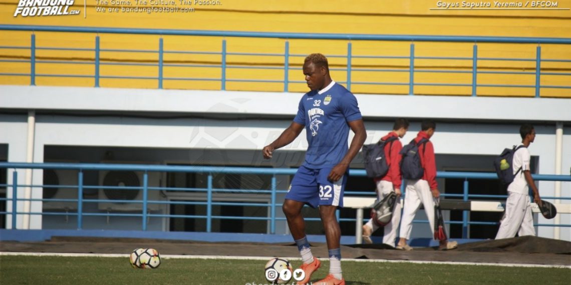 Persib Dinanti Jadwal Padat, Begini Reaksi Victor Igbonefo