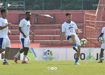 FOTO : Persib Uji Coba Lapangan Mattoangin Jelang Bentrok Dengan PSM