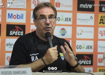 Robert Komentari Kinerja Kiper dan Aksi Kungfu Pemainnya