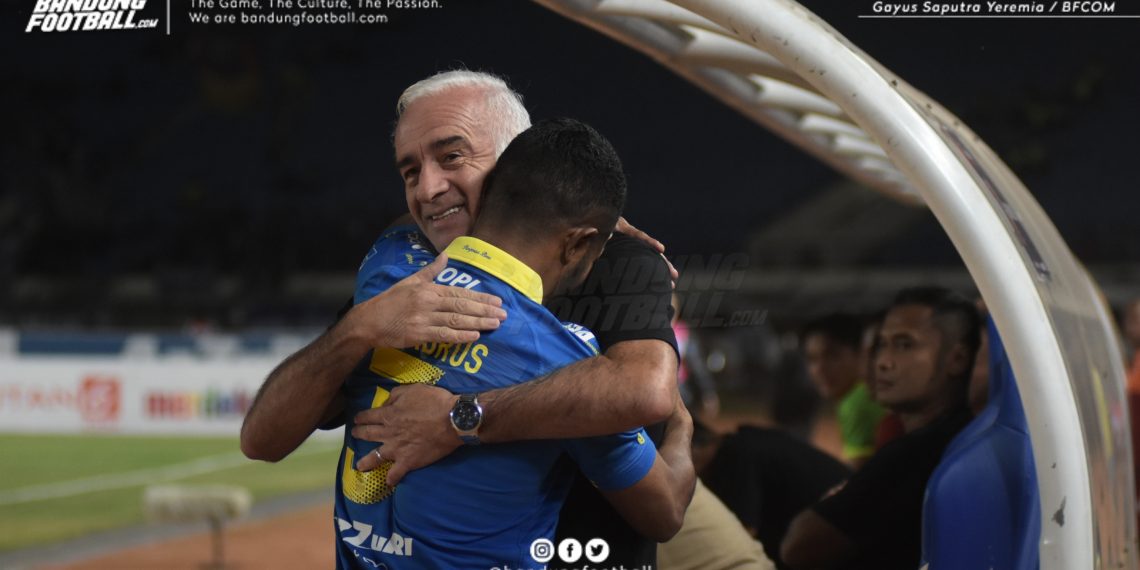 Gomez Beri Ucapan Menyentuh untuk Ardi Idrus