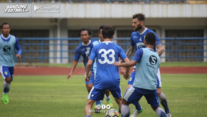 Bojan Sesalkan Persib Lepas Sosok Legendaris Seperti Hariono