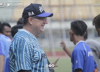 Pelatih Persib Sanjung Potensi Tiga Bek Tengah