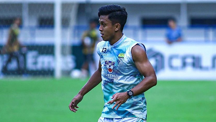 Pelatih Persib Beri Wejangan Khusus untuk Febri Hariyadi