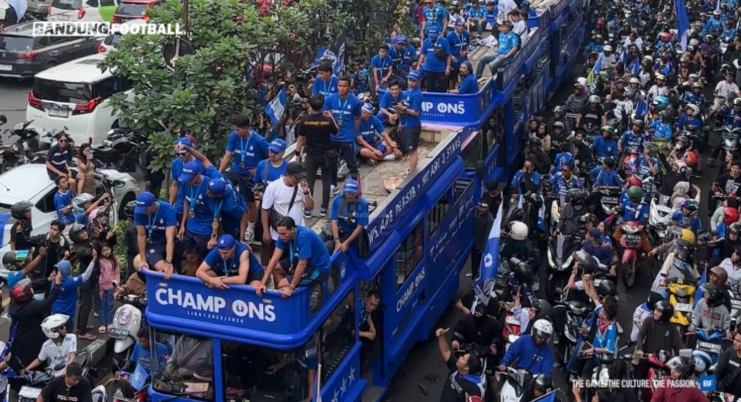 Persib Gelar Lifting Trophy Usai Lawan Persis, Pawai Juara Digelar Sehari Setelahnya