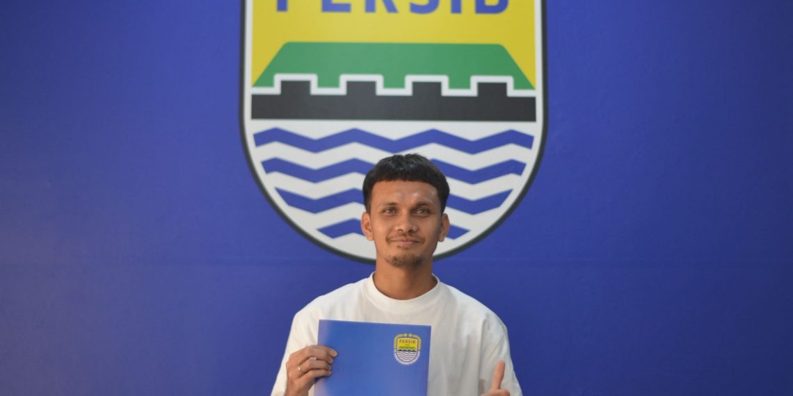 Persib Umumkan Al Hamra Hehanussa Lewat Flyer di Tiga Titik Ikonik Kota Bandung