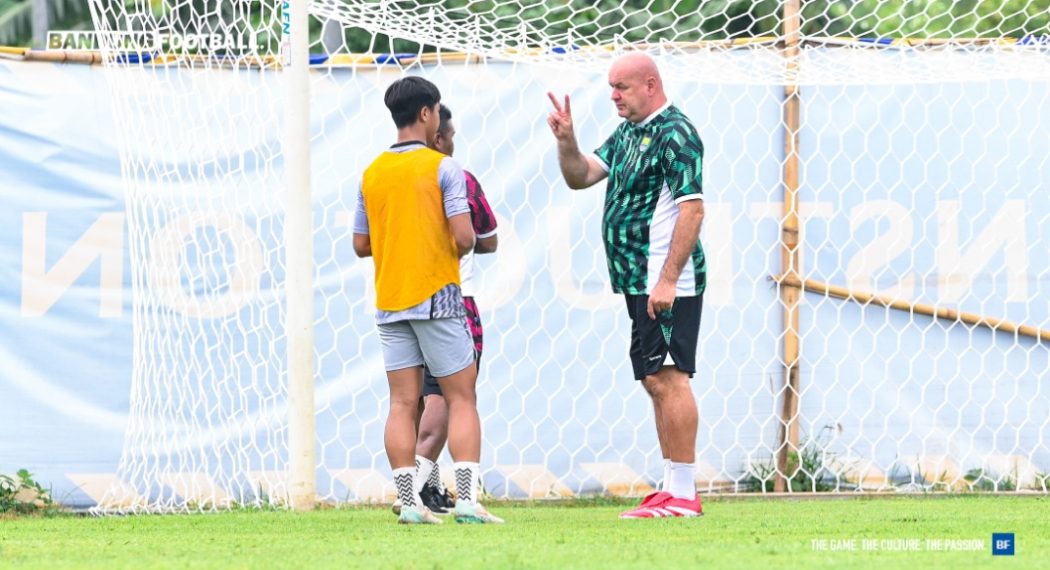 Bojan Hodak Tegaskan Persib Tidak Ada Tekanan Hadapi Port FC