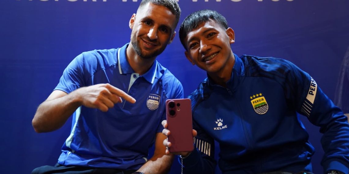 Meet and Greet “Closer to Victory with vivo V60” Hadirkan Kehangatan Bobotoh Bersama Beckham dan Lucho
