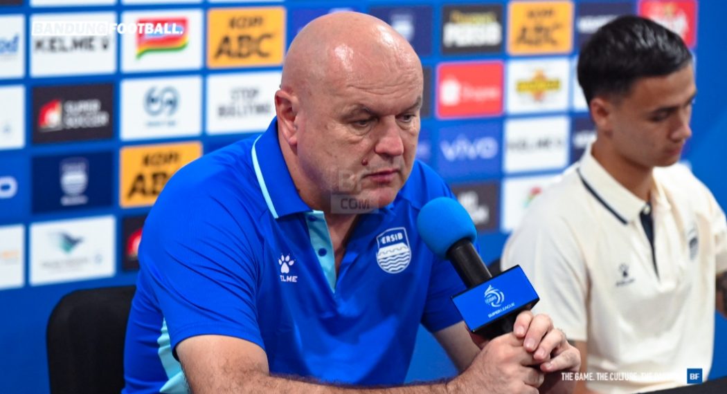 Bojan Hodak Pastikan Dua Pemain Persib Absen Lawan PSBS