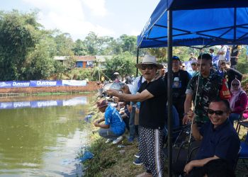 Hangatnya Kebersamaan di “Fun Fishing with Persib Legend”: Dari Umpan Ikan ke Umpan Kenangan
