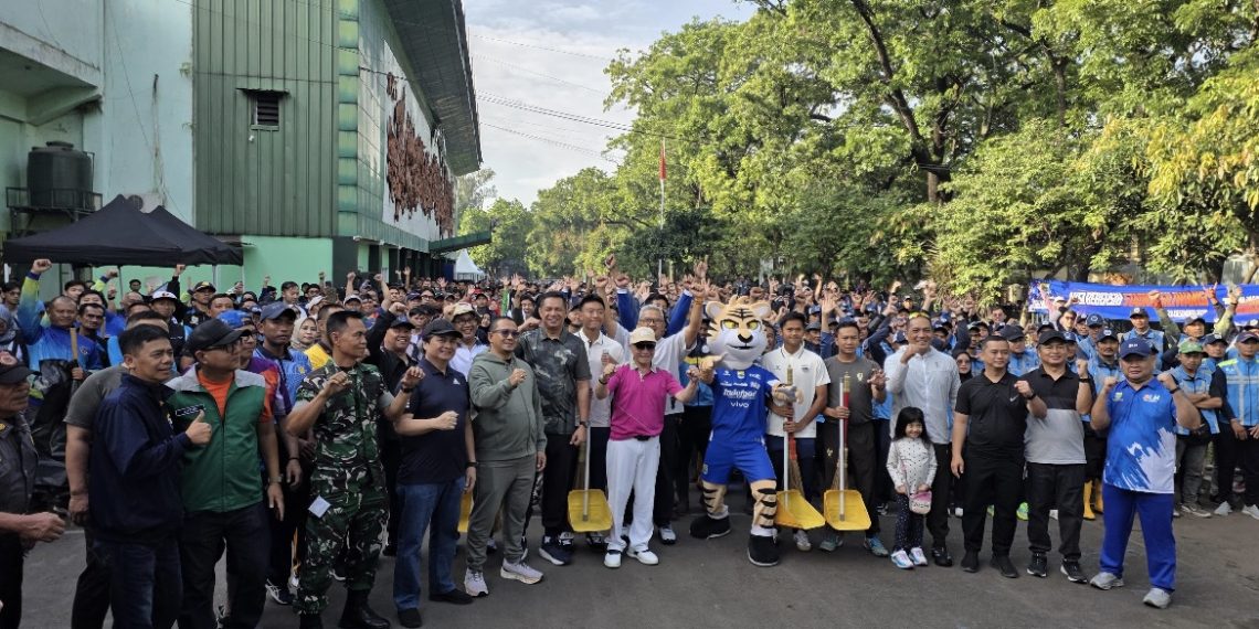 Bukan Sekadar Sepakbola, Persib Bergerak Jaga Bandung