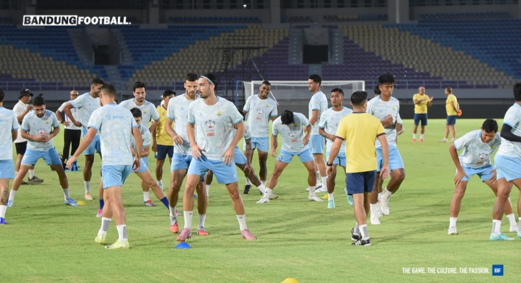 Bojan Hodak Bahas Masalah Persib yang Rawan Tersandung Tim Papan Bawah