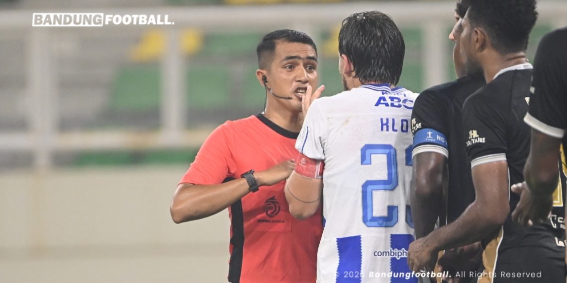 Sepak Bola, Caci Maki, dan Cinta: Mengapa Bojan Hodak Begitu Merindukan Pemain ke-12