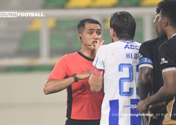 Sepak Bola, Caci Maki, dan Cinta: Mengapa Bojan Hodak Begitu Merindukan Pemain ke-12