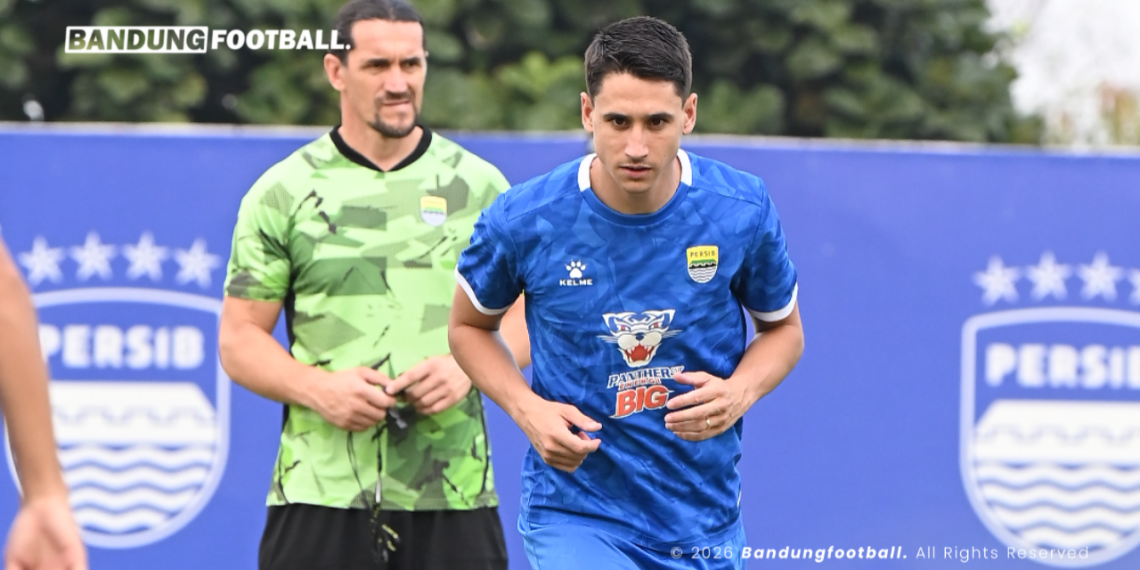 Luka Menalo Ungkap Alasan Pilih Persib, Sebut Bobotoh Luar Biasa