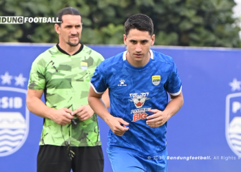Luka Menalo Ungkap Alasan Pilih Persib, Sebut Bobotoh Luar Biasa