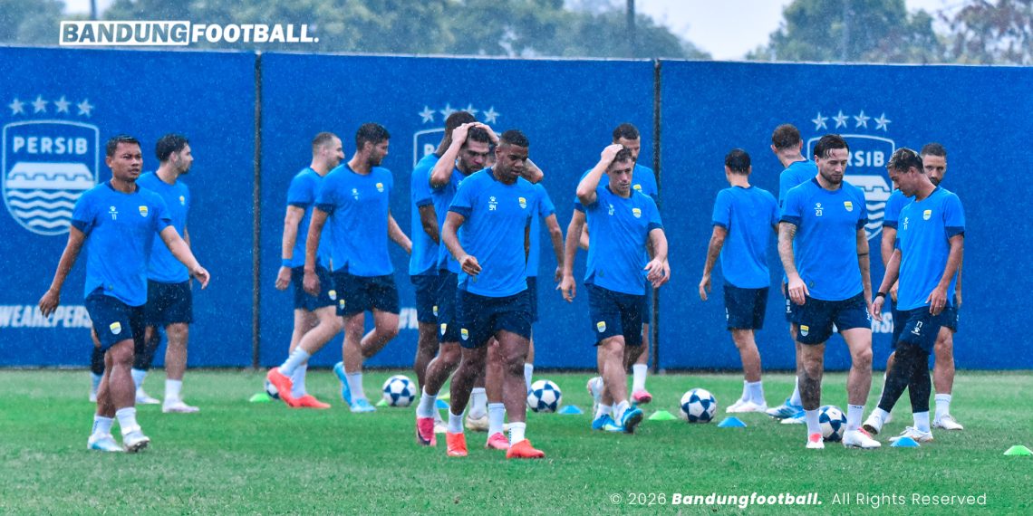 Badai Cedera dan Cuaca Ekstrem Tak Surutkan Nyali, Persib Siap Hantam Melbourne Victory!
